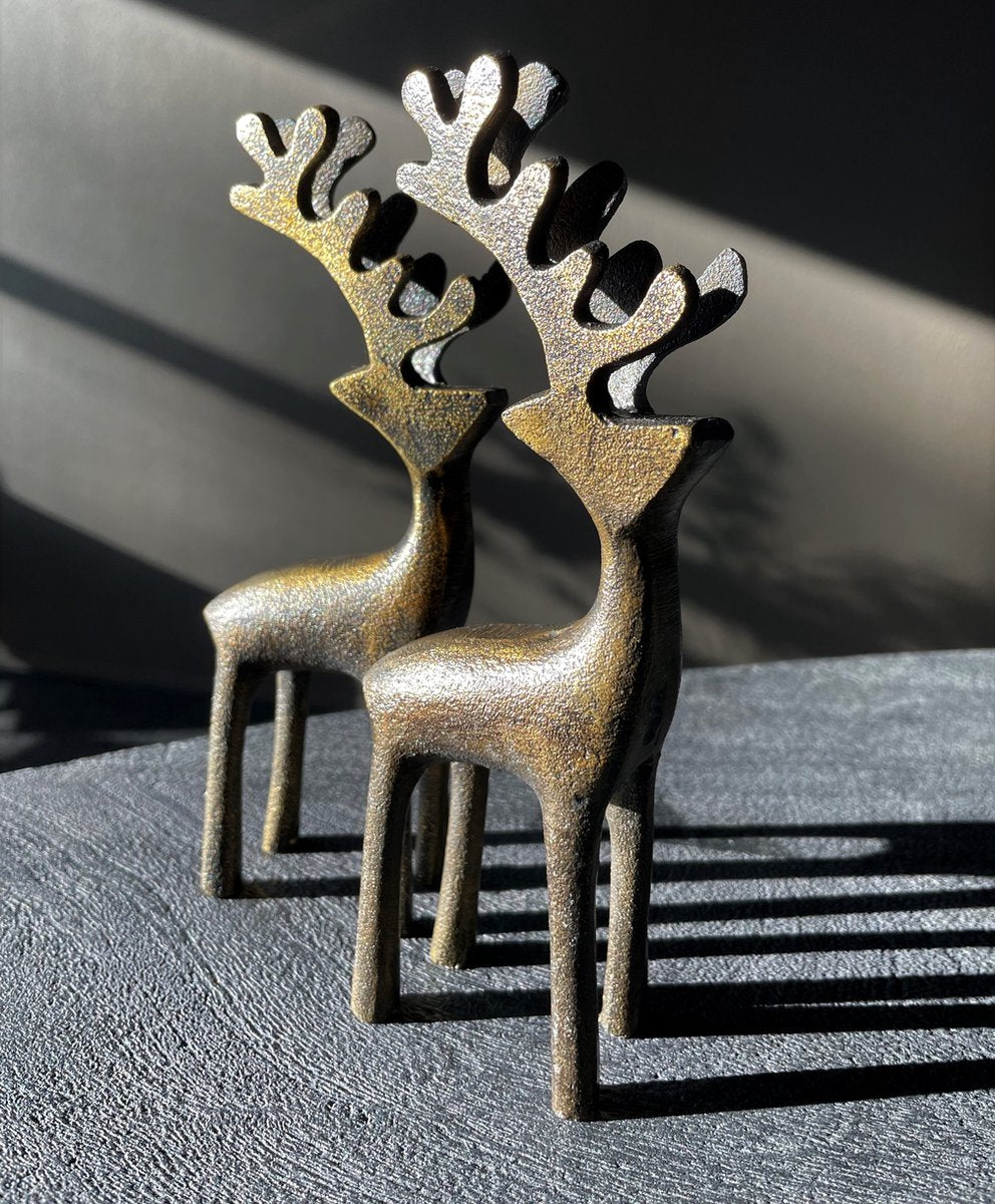 Sfeervol aluminium hertje in de kleur Warm Goud. Leuk voor Kerst.